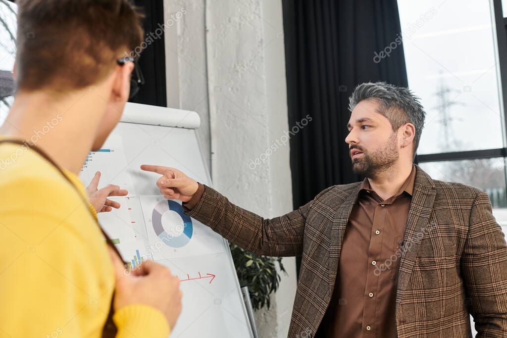 Mitarbeiter in Bankfiliale üben Erste Hilfe