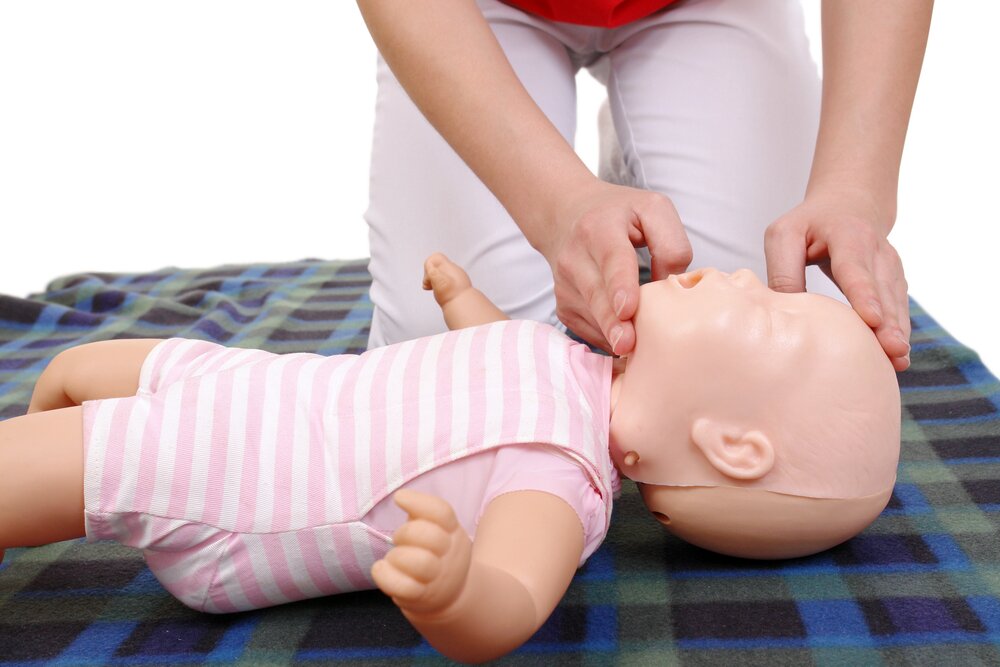 Reanimation am Baby-Übungsmodell