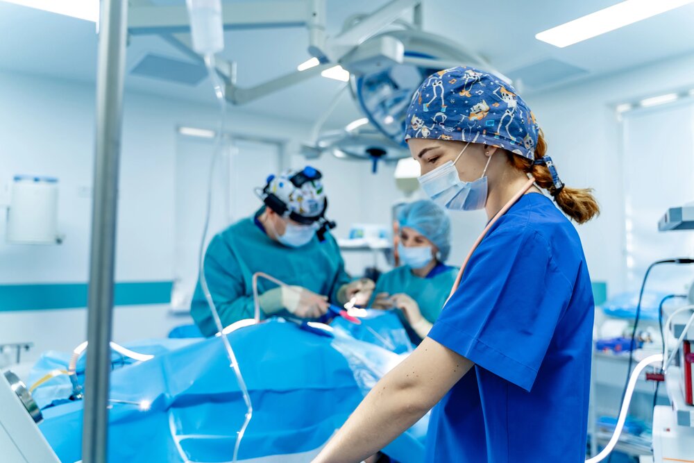 Praxisteam trainiert Reanimation mit Ausrüstung